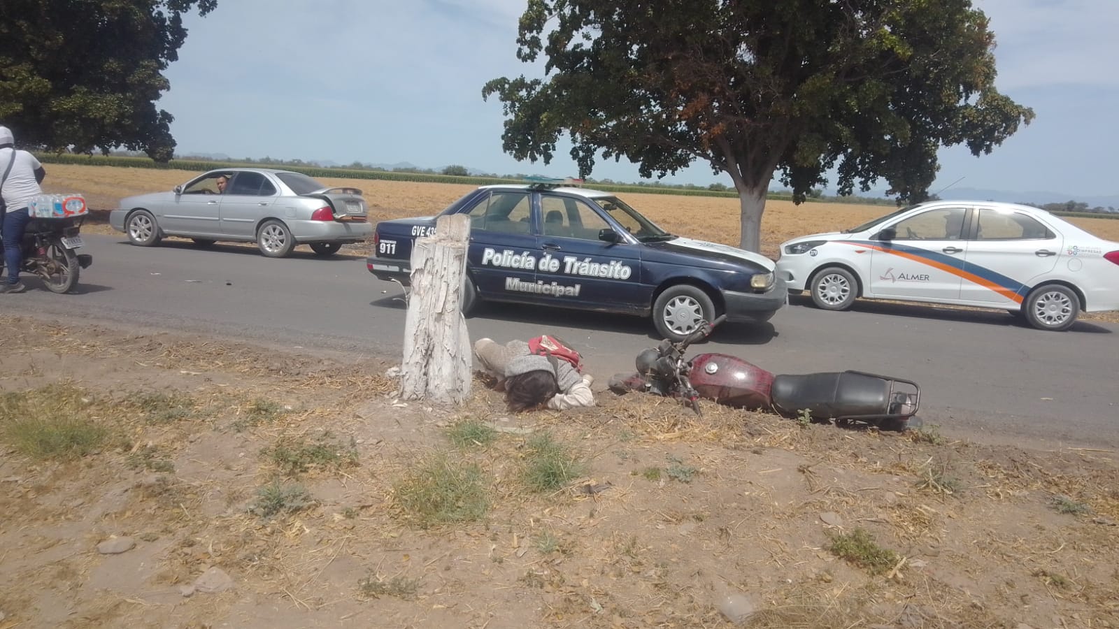 Tres jóvenes resultaron lesionados en choque de motos por la carretera a Estación Bamoa, en Guasave