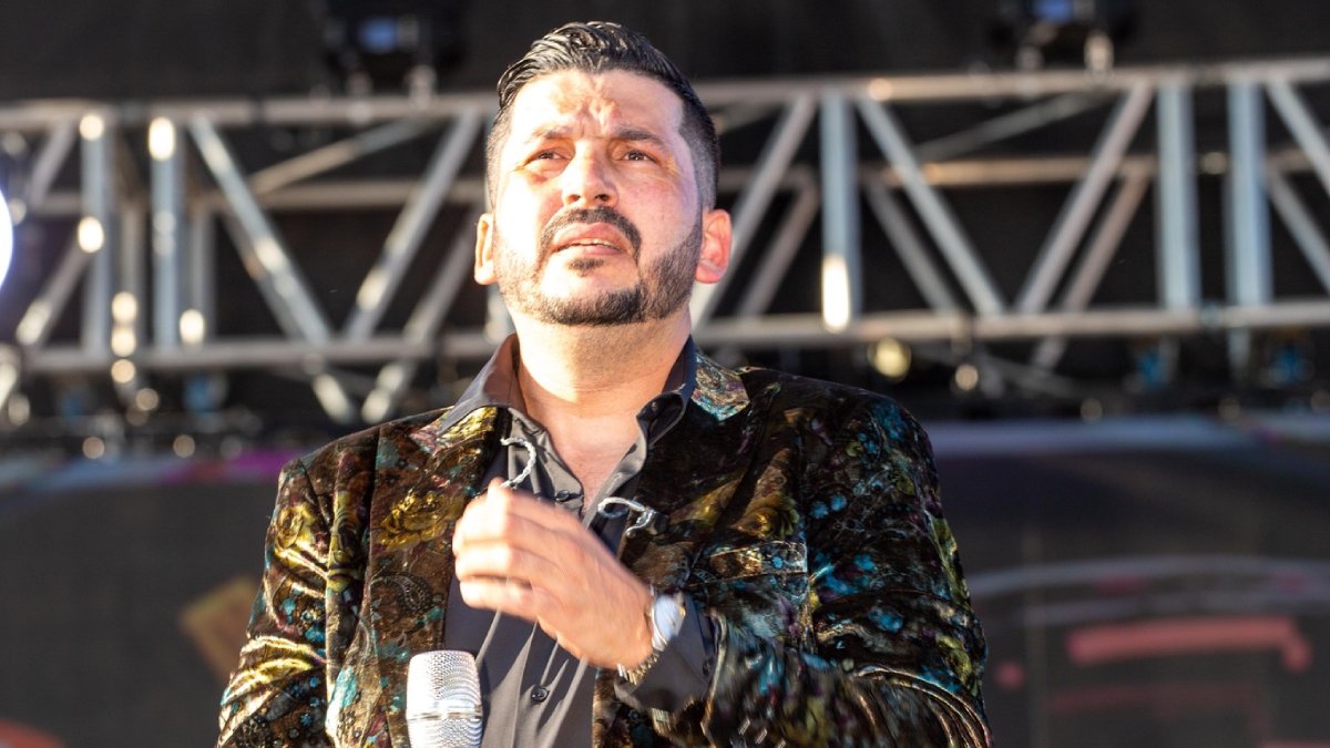 “Una ‘tontera’ tratar como delincuentes a los músicos de Mazatlán, un trabajo lindo y digno”: El Flaco