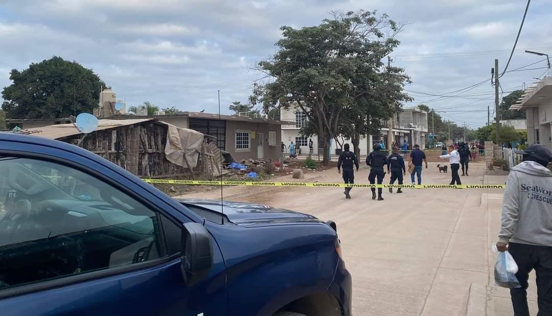 Madre e hijo dormían y camioneta embiste vivienda dejándolos sin vida en Escuinapa