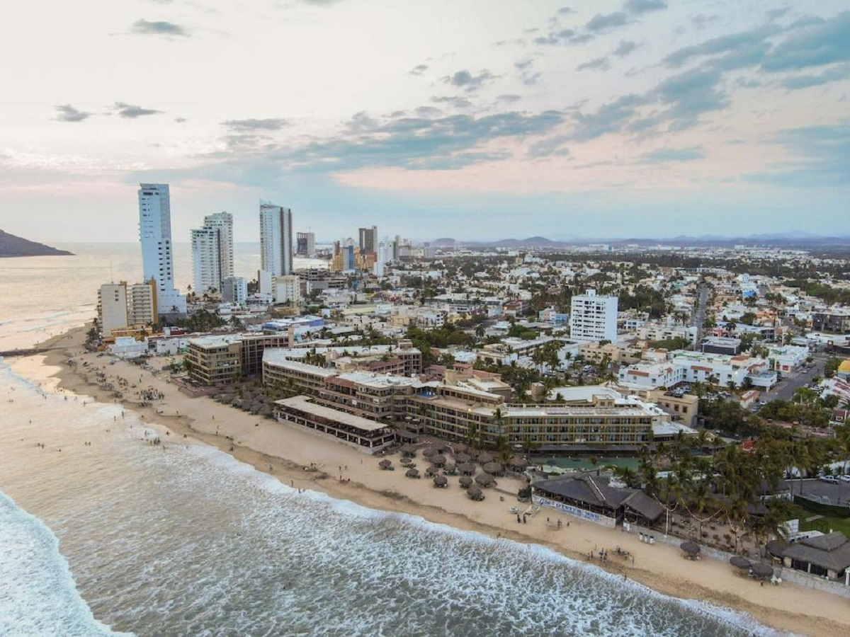 Por viento y oleaje cierran puerto a la navegación para embarcaciones menores en Mazatlán