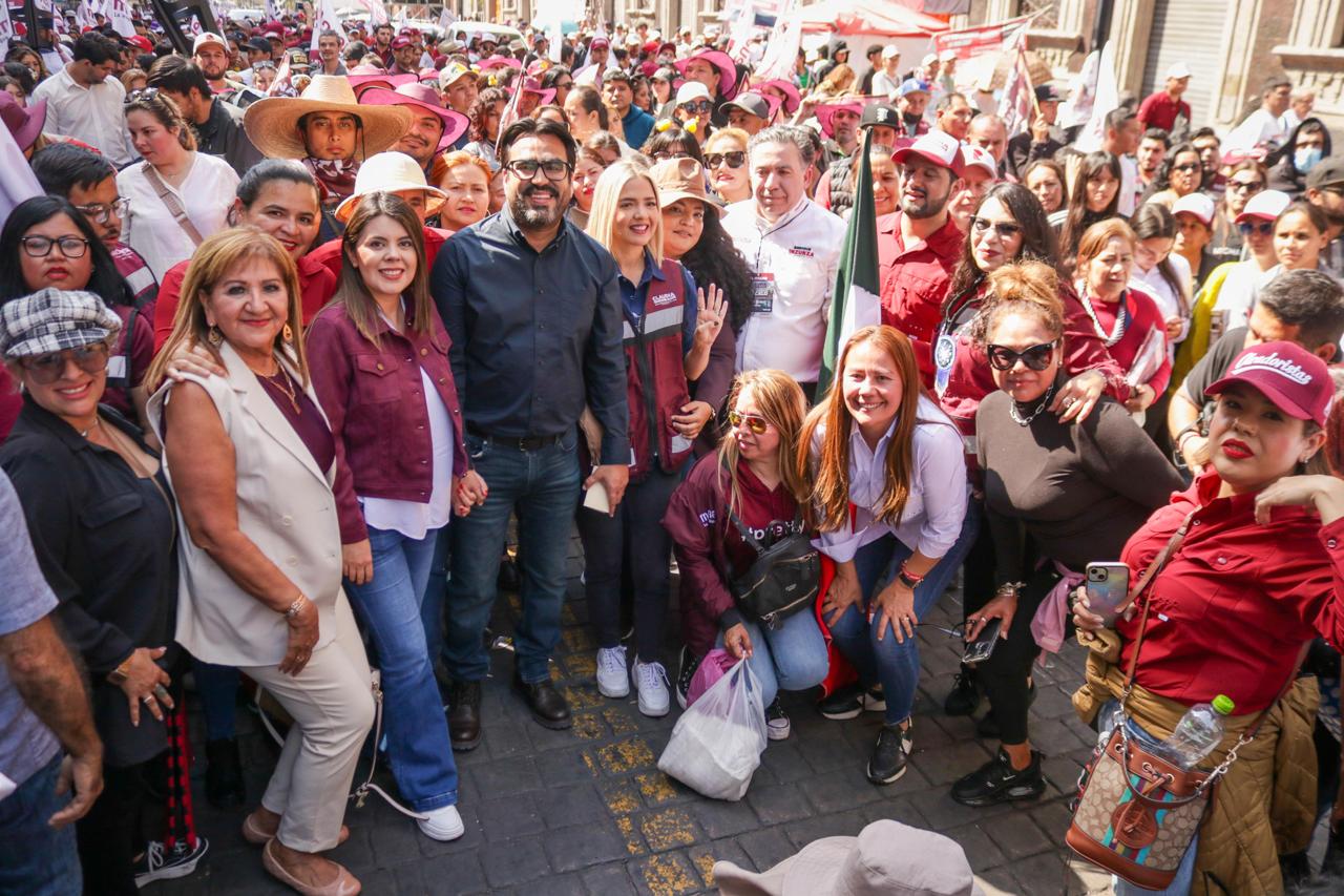 Enrique Inzunza encabeza comitiva sinaloense en arranque de campaña de Sheinbaum en el Zócalo