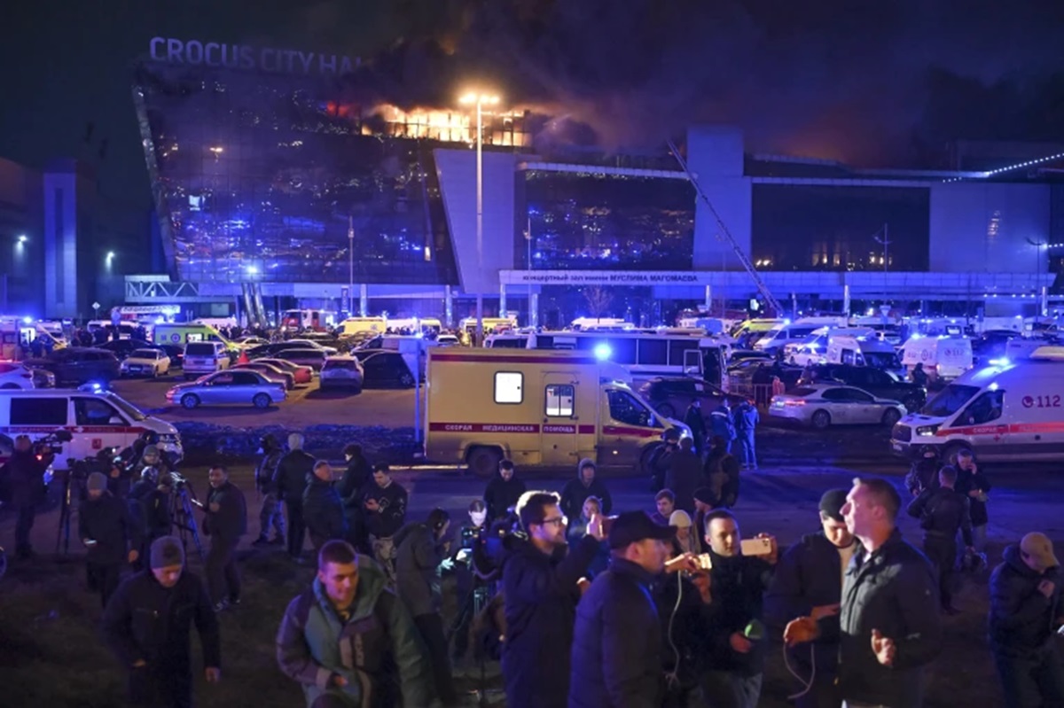 Confirman al menos 40 muertos por ataque en Moscú; ‘Muerte para la muerte’, condena Medvedev
