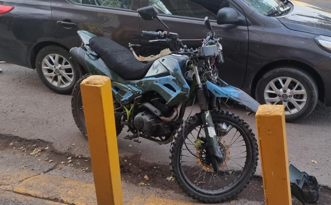 Hombre y niña resultan heridos en choque de moto contra camioneta en Culiacán
