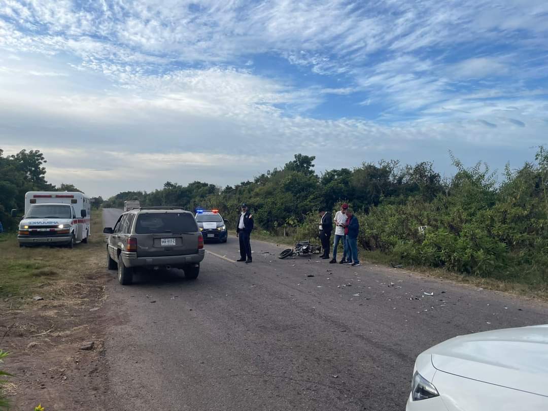 Motociclista resulta lesionado al chocar de frente contra camioneta en La Cruz de Elota