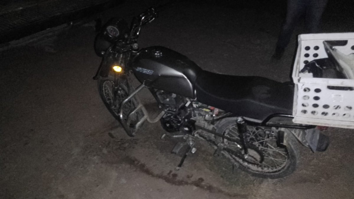 Motociclista resultó lesionado al chocar por alcance contra una camioneta en Guasave