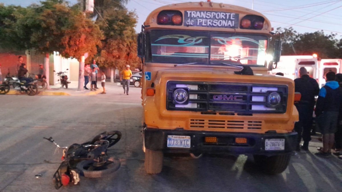 Motociclista resulta lesionado tras ser arrollado por camión de pasajeros, en Guasave