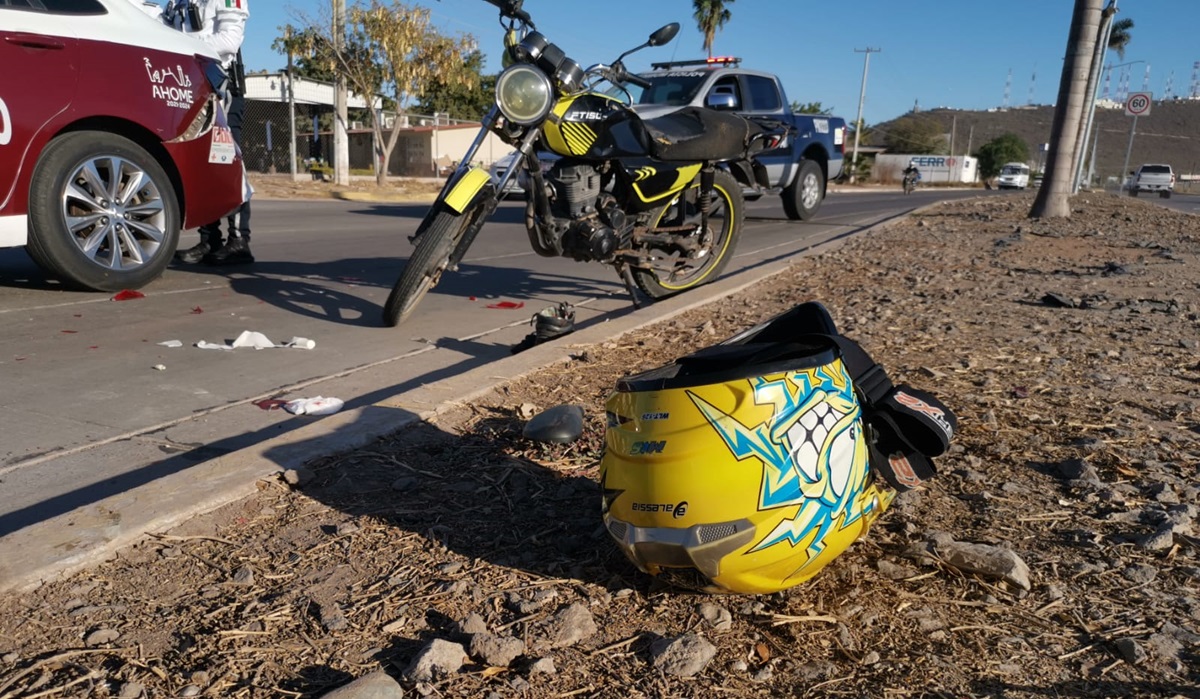 Motociclista resulta herido tras chocar contra patrulla de Tránsito de Ahome