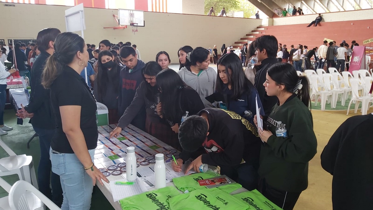 Como ‘guía’ para decidir su vida profesional, realizan muestra profesiográfica en Rosario