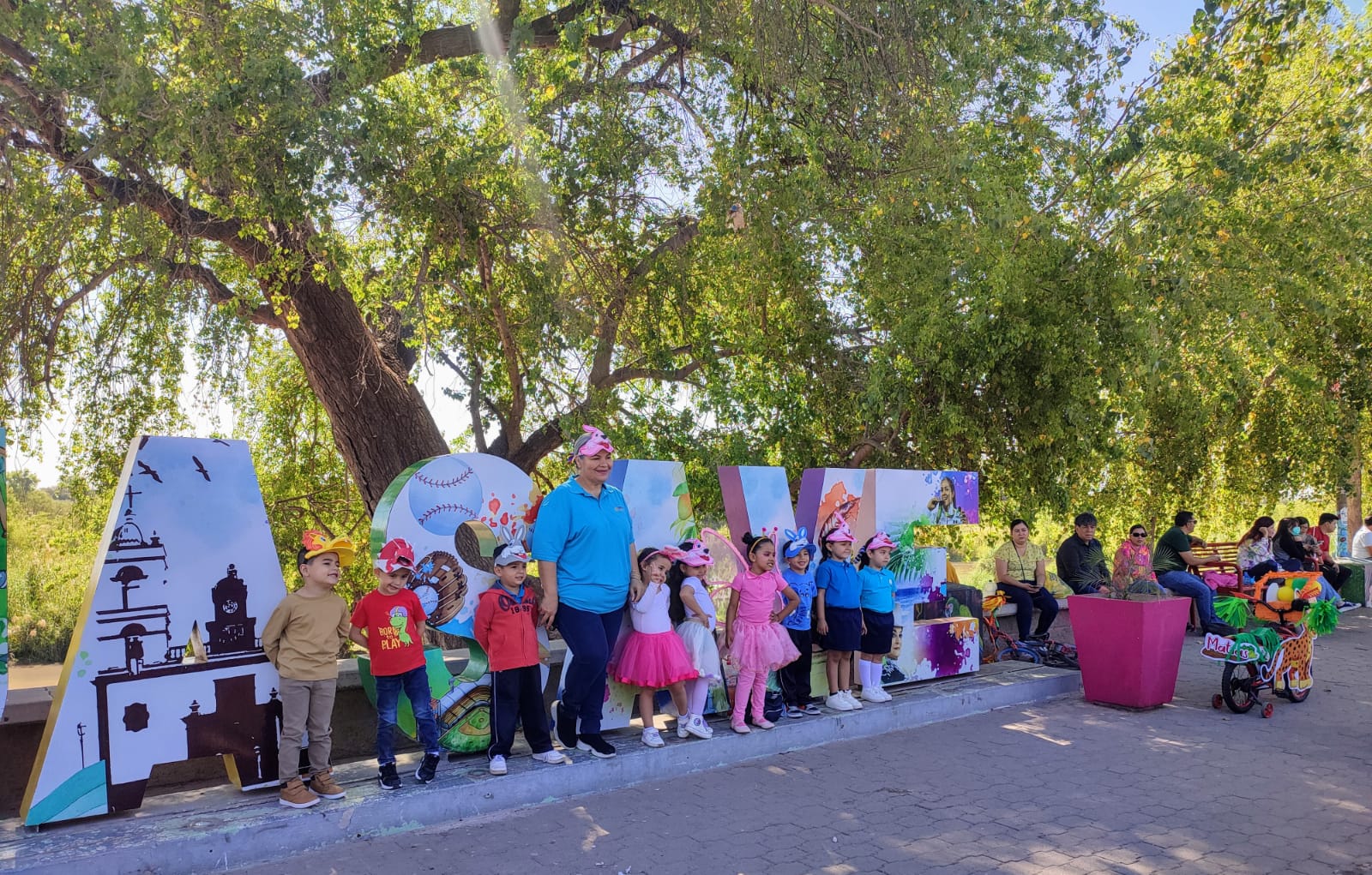 ¡Antes de irse de vacaciones! Niños llenan de color el malecón de Guasave con rally de primavera