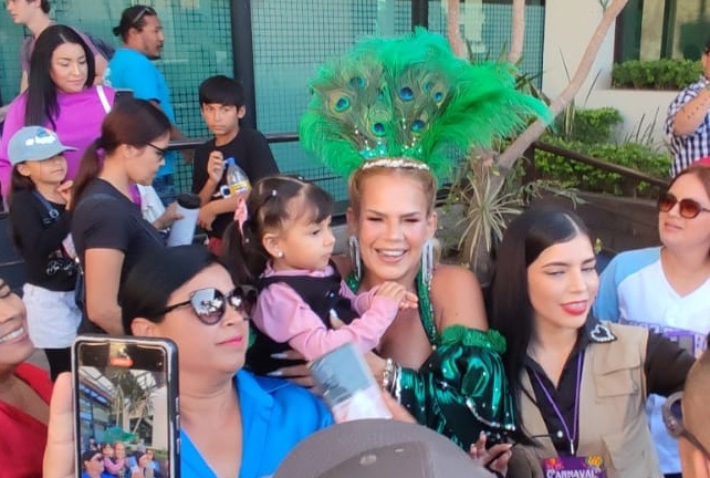 “Aquí llegó la Emperadora”; Niurka Marcos llega a Guasave para ser madrina del Carnaval 2024