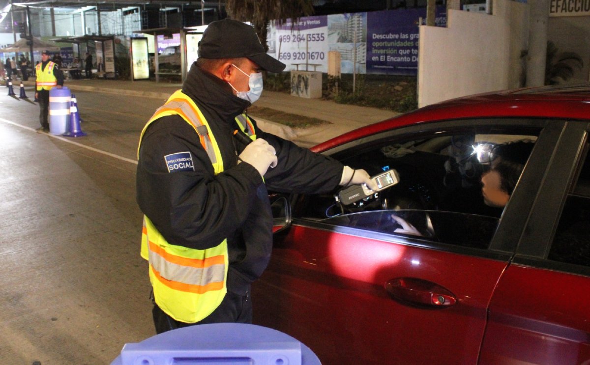 Se pasan de ‘copas’ 44 conductores en alcoholímetro de Mazatlán este fin de semana