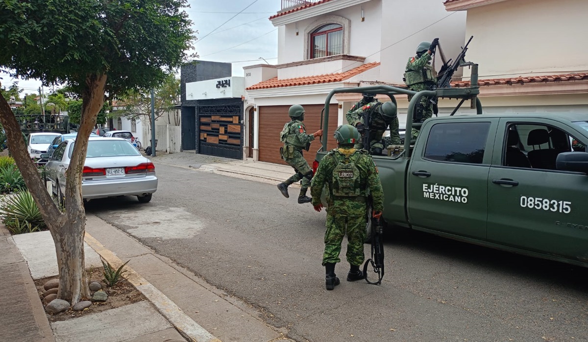 ¡Continúan los operativos! Fuerzas federales ‘revientan’ domicilio en la colonia Canaco, en Culiacán