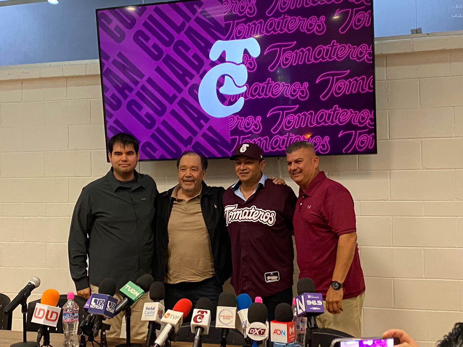 Óscar Robles es el nuevo mánager de Tomateros de Culiacán