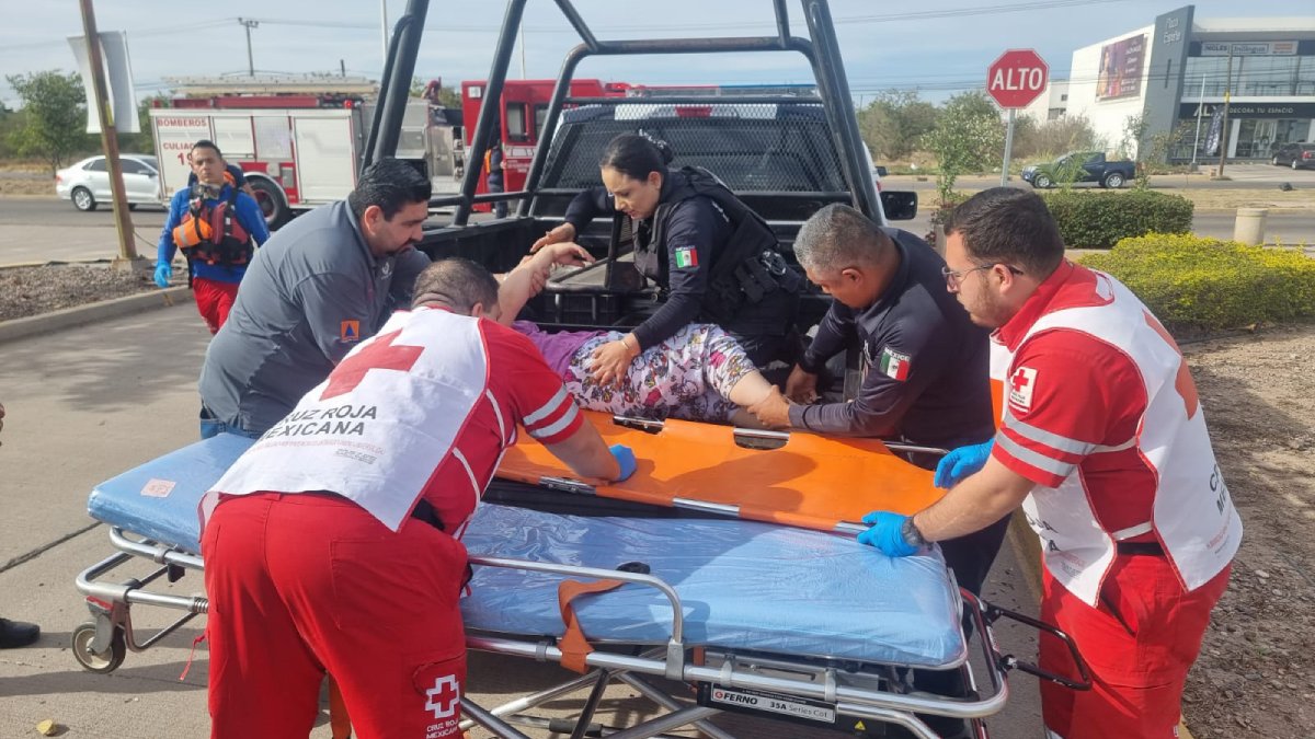 Teresa de Jesús se salva de milagro; cae a un barranco de más de 15 metros en Culiacán