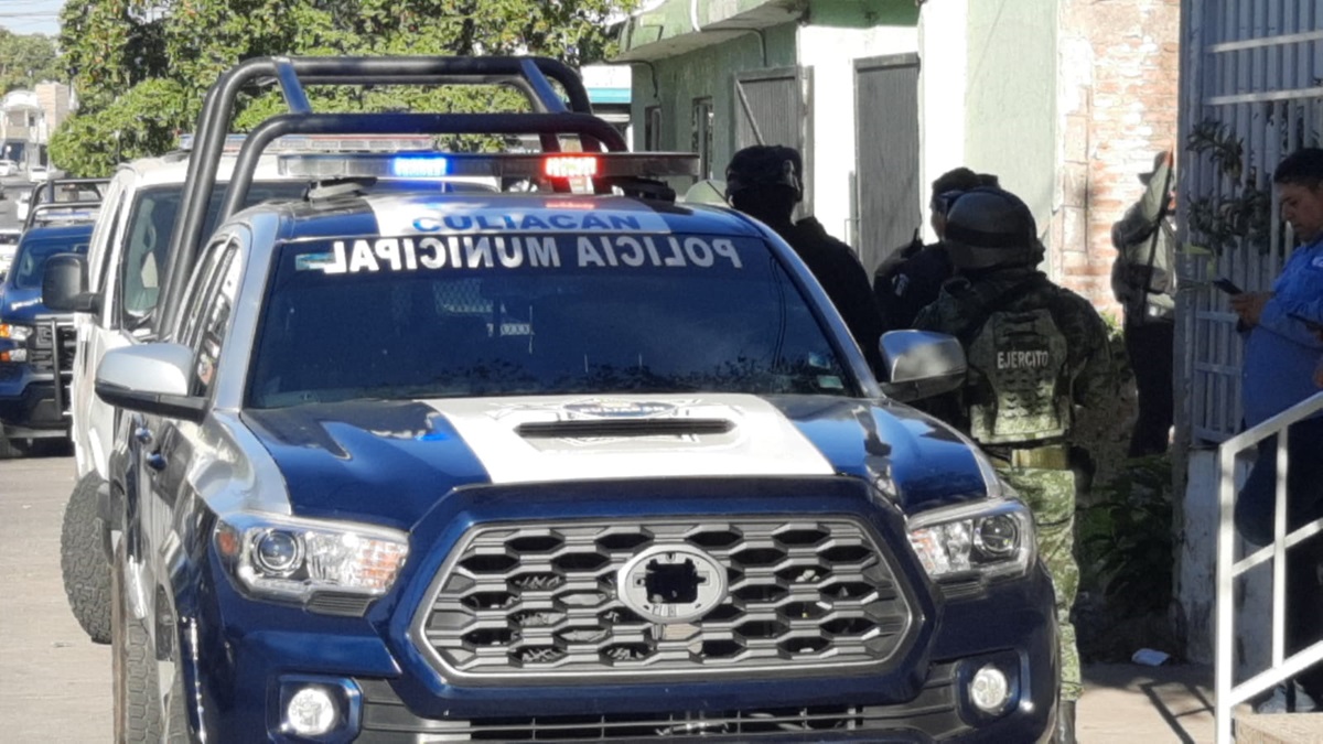 Sujetos armados entran a taquería y despojan a mujer de camioneta 2023 en la ‘Chapule’ en Culiacán