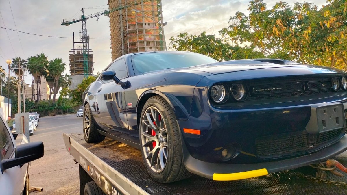 Policía de Investigación recupera en Mazatlán un Dodge Challenger robado en Texas, EEUU