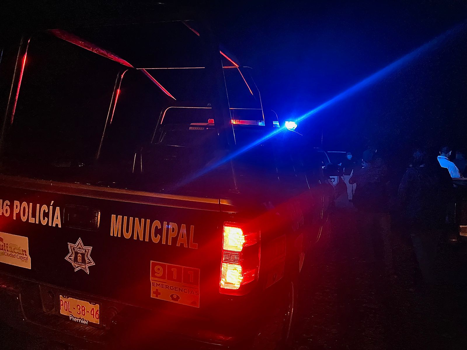 A mano armada le despojan a mujer un automóvil de lujo en Montebello, Culiacán