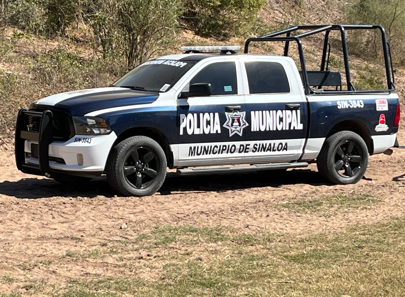 Hombre pierde la vida al sufrir salida de camino en el municipio de Sinaloa