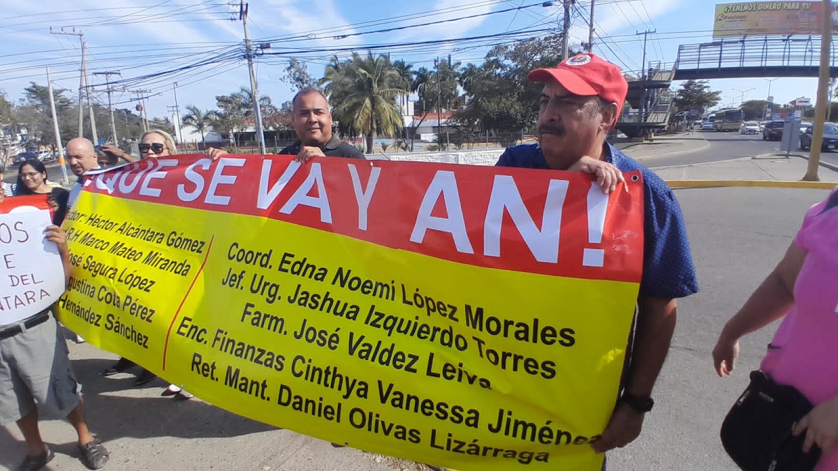 ¡Fuera Héctor Alcántara! Personal médico del Issste en Mazatlán sale a protestar