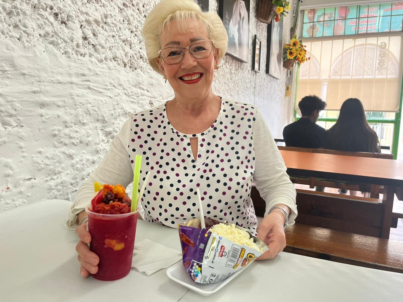 Doña “Choko“ lleva 23 años vendiendo deliciosos raspados/Foto: Yamileth Zamudio