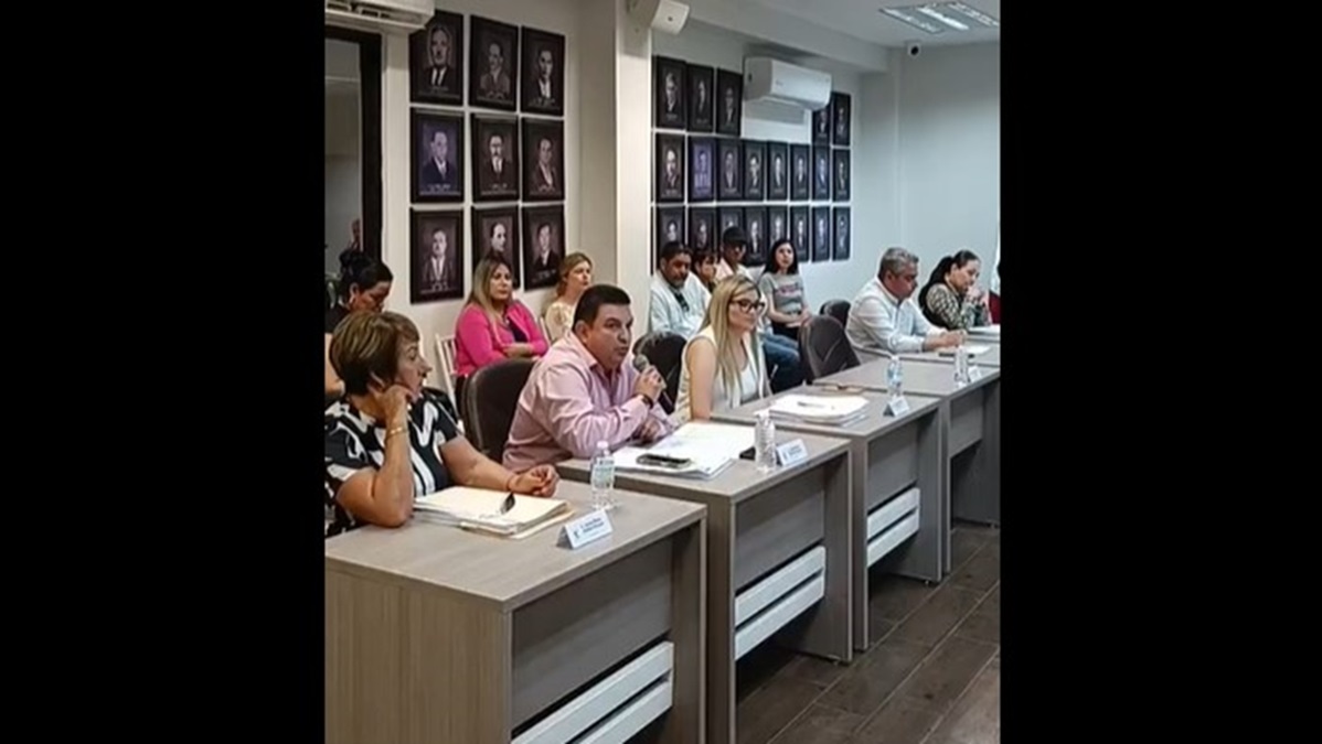 Pide regidor en Cabildo de Ahome que funcionarios no desvíen su tiempo en campañas políticas