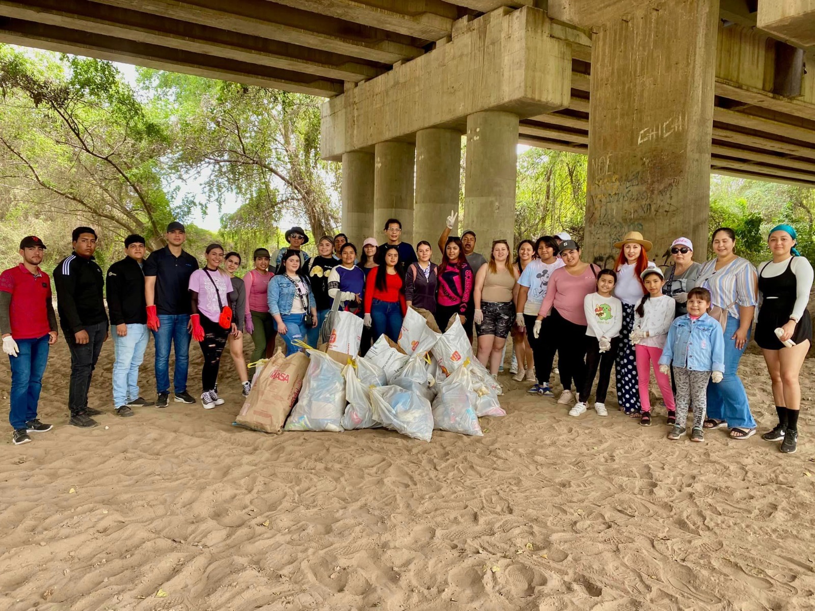 En medio de un México en crisis de agua, en Villa Unión limpian el Rio Presidio