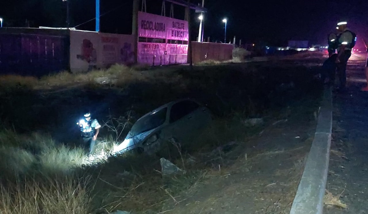 Una mujer herida deja salida de camino al sur de Guamúchil