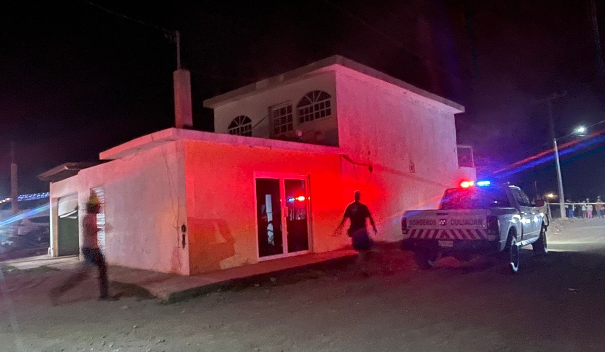 Se incendia vivienda de Costa Rica, en Culiacán