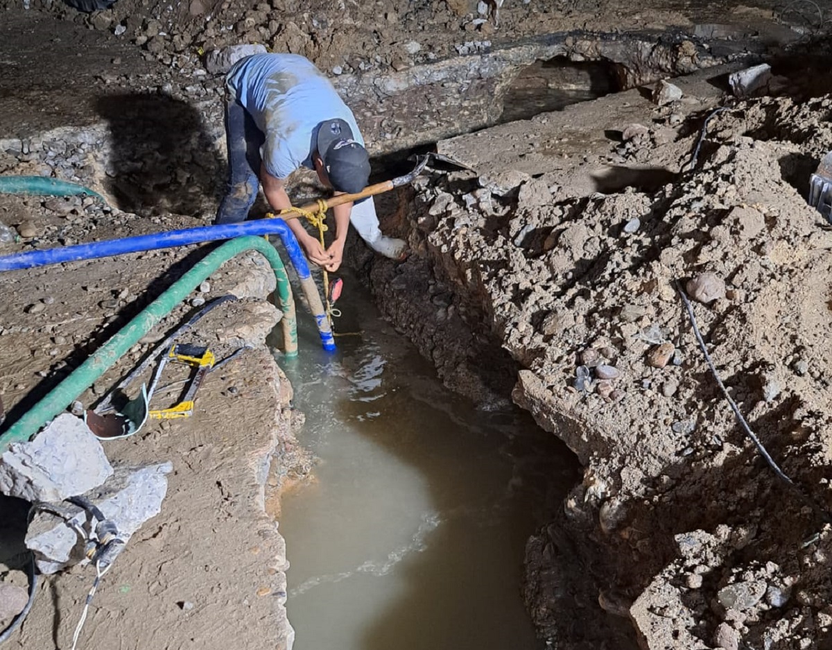 Se quedan sin agua 10 colonias de Mazatlán por ruptura de tubería en Infonavit Alarcón