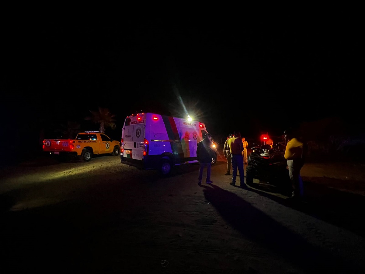 Turistas se quedan varados en el mar y son rescatados por los cuerpos de auxilio de Ahome