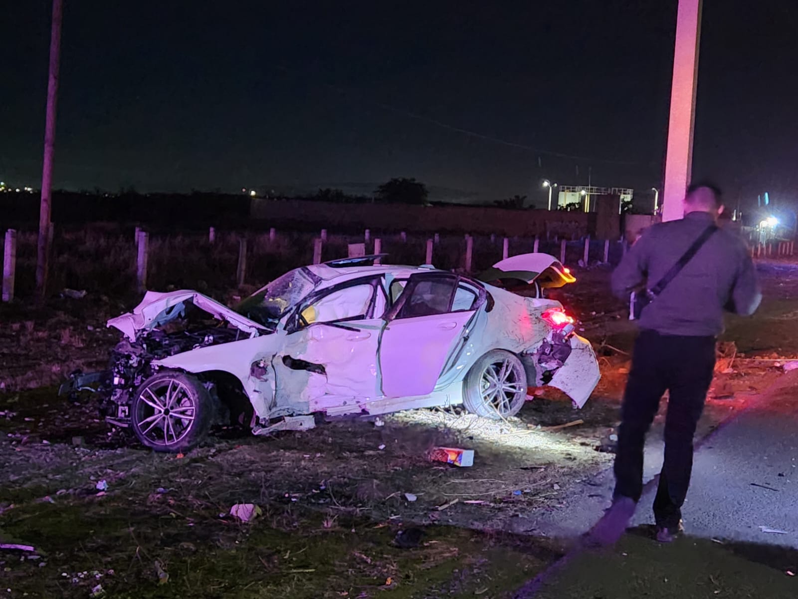 Una mujer muerta y dos lesionados deja aparatoso choque entre dos vehículos sobre La Costerita, en Culiacán