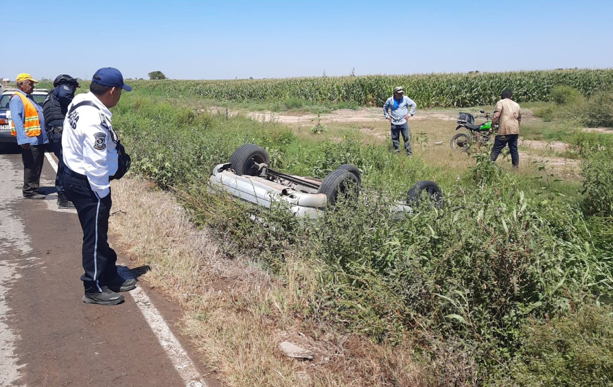Vecino de Salvador Alvarado se lesiona en salida de camino por la carretera a Bellavista