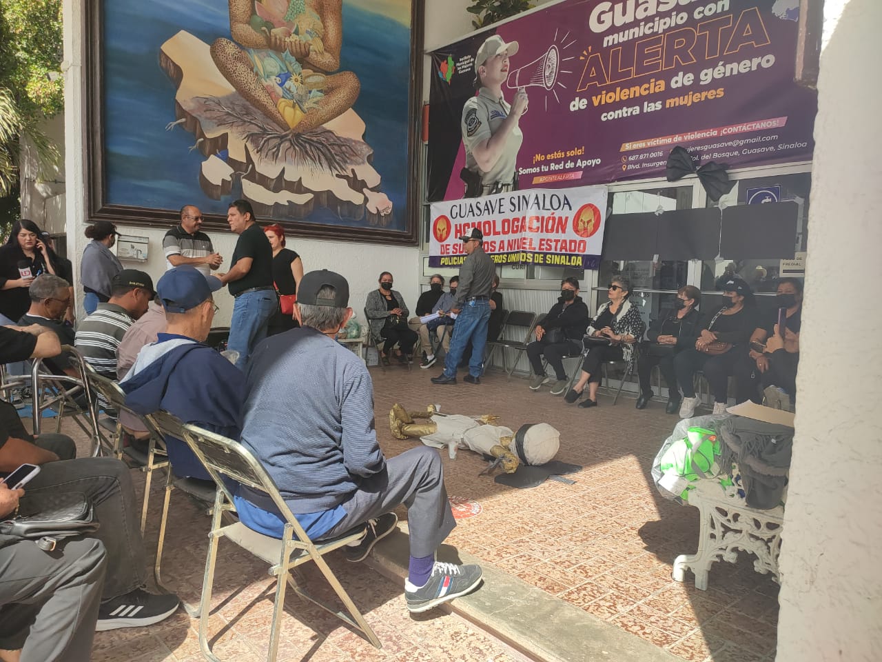 ¡Hay velorio en el Ayuntamiento de Guasave! Toman el Palacio y velan la justicia muerta