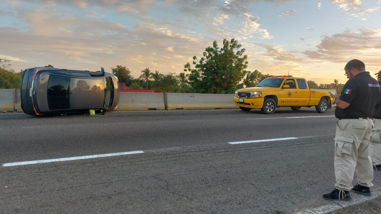 Pestañeo casi le cuesta la vida, volcadura deja un lesionado en Navolato