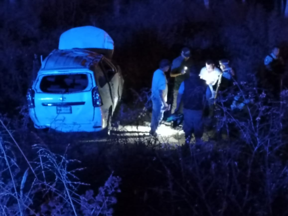 Volcadura dejó como saldo a tres personas lesionadas, entre ellas una menor de edad en Salvador Alvarado