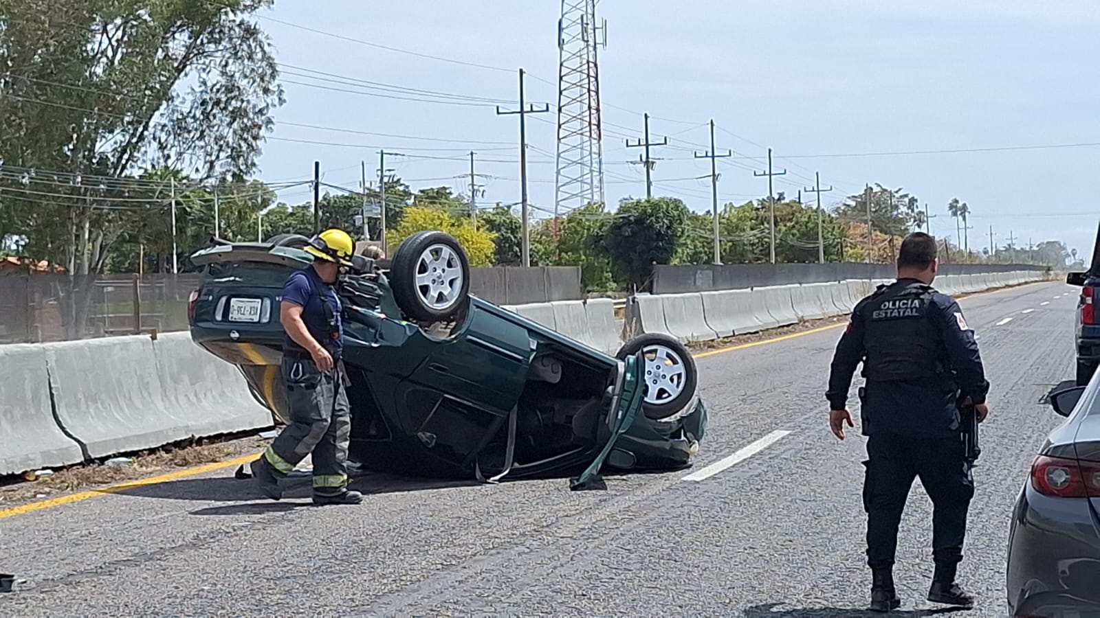 Les ‘truena’ una llanta en Costa Rica, se vuelcan y resultan 4 personas lesionadas