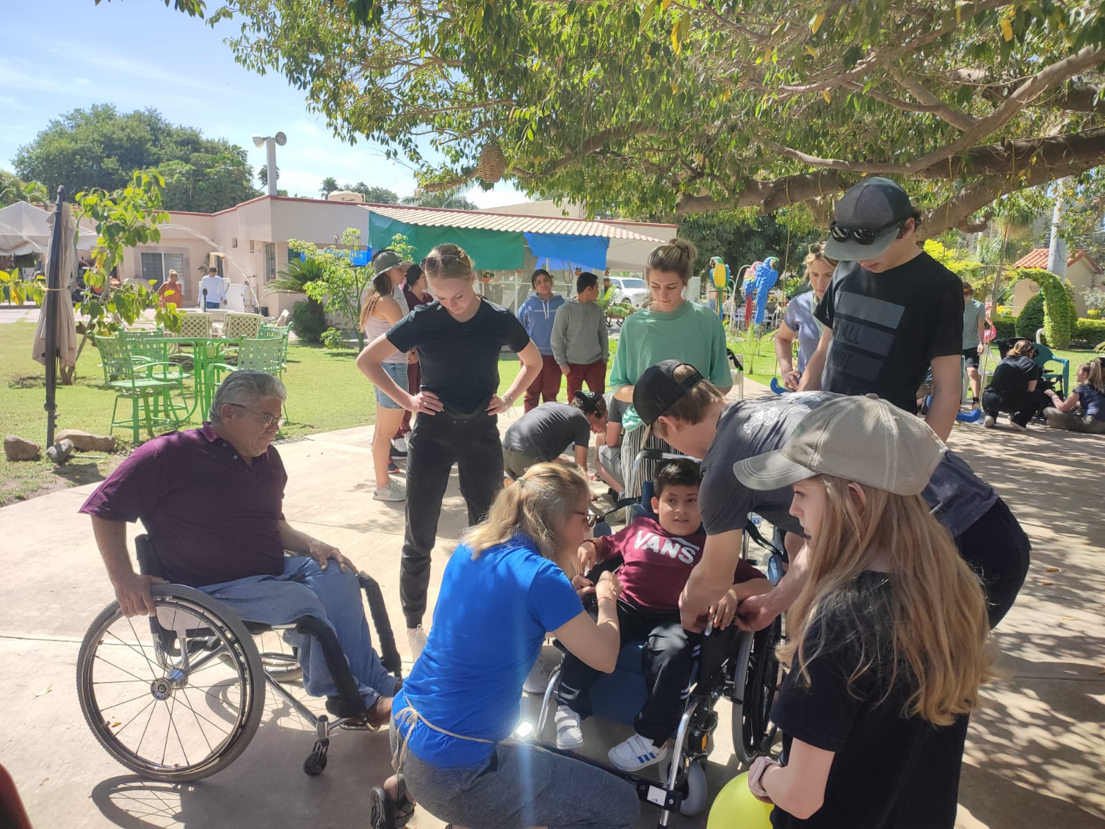 ¡Estrenando silla gracias a Roc Wheels! Emanuel y 50 personas más reciben donación en Guasave