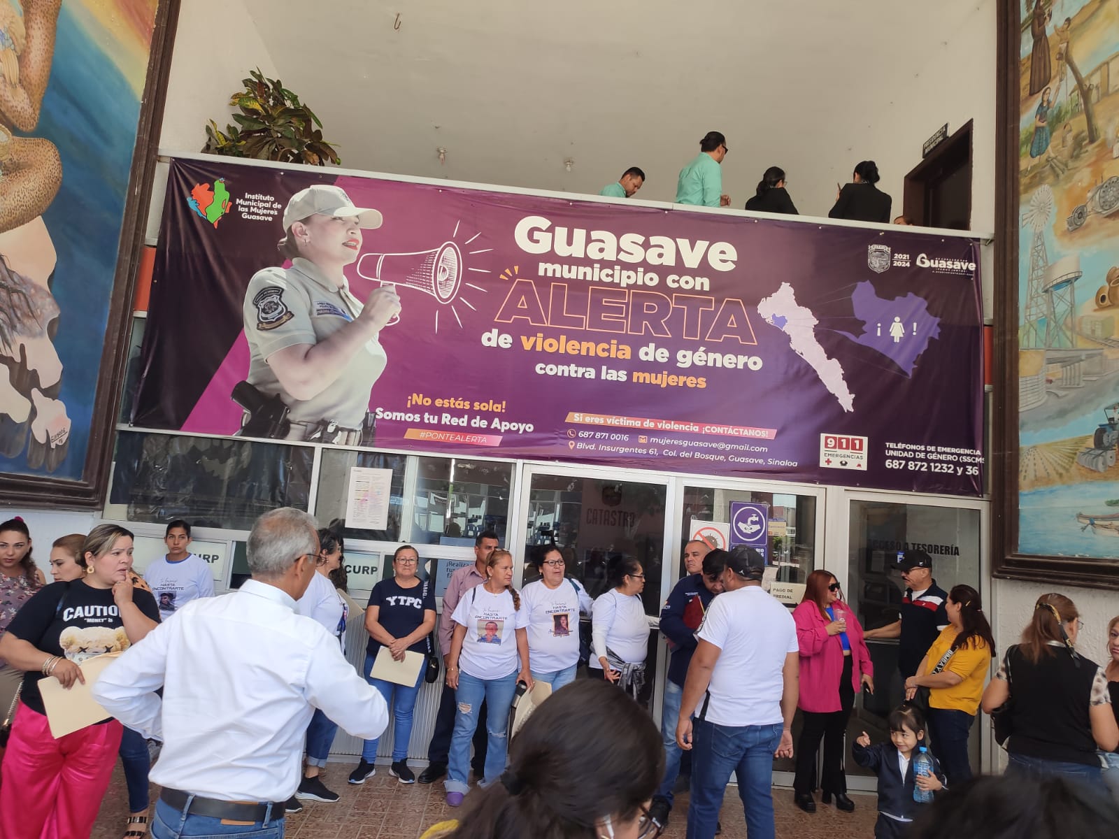 ¡Toman Ayuntamiento de Guasave! En apoyo a rastreadora que le despojaron su plaza