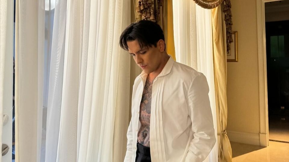 ¿Con quién confundieron a Christian Nodal? Presenta fotos con un nuevo look en Instagram