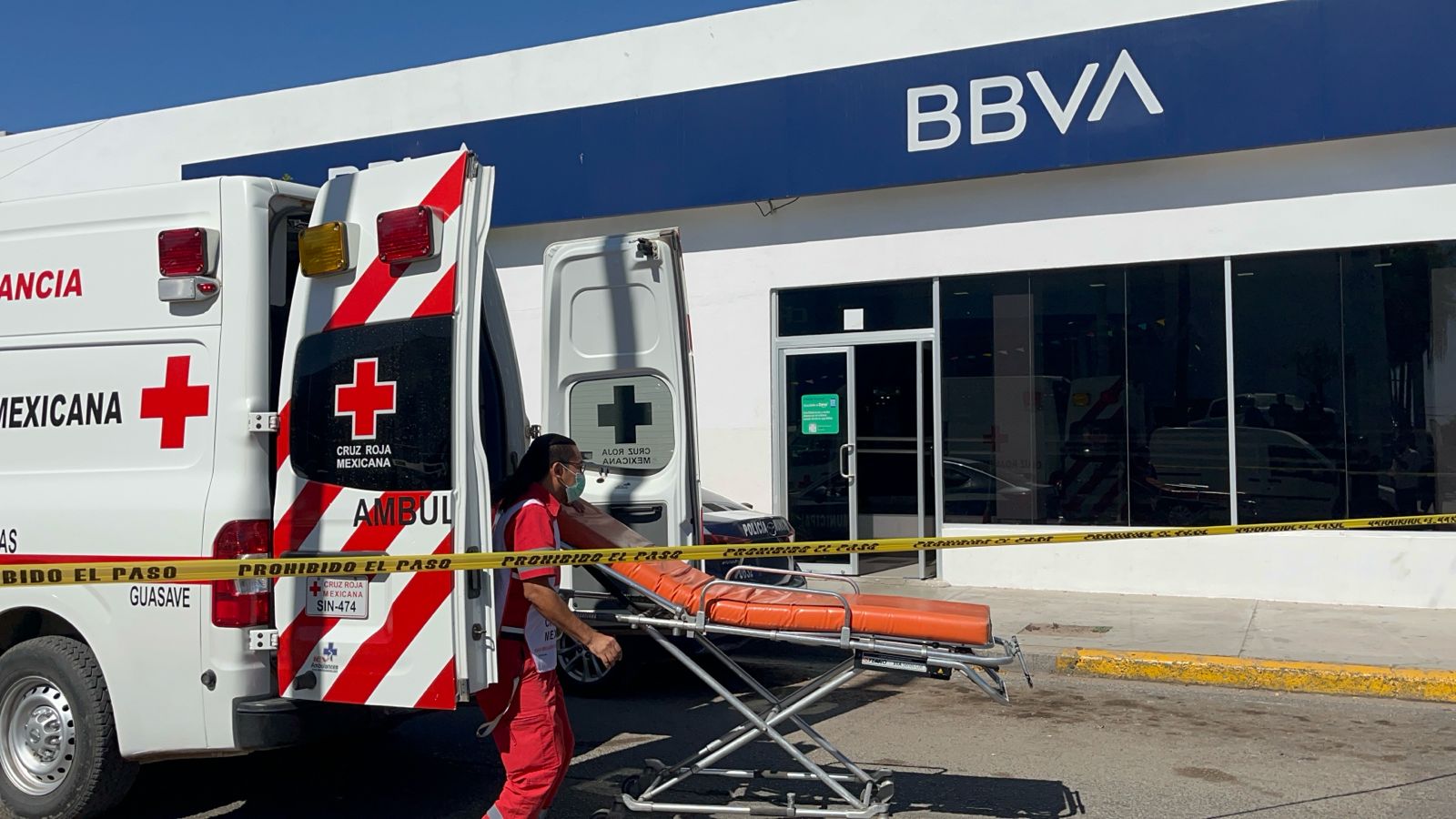 Ocho personas fueron atendidas por crisis nerviosa tras intento de bancazo en Guasave; una fue llevada a un hospital