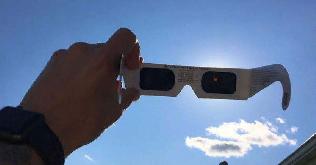 ¿Lentes ‘fake’ para el eclipse solar? Alertan por productos chinos que dañan tu salud
