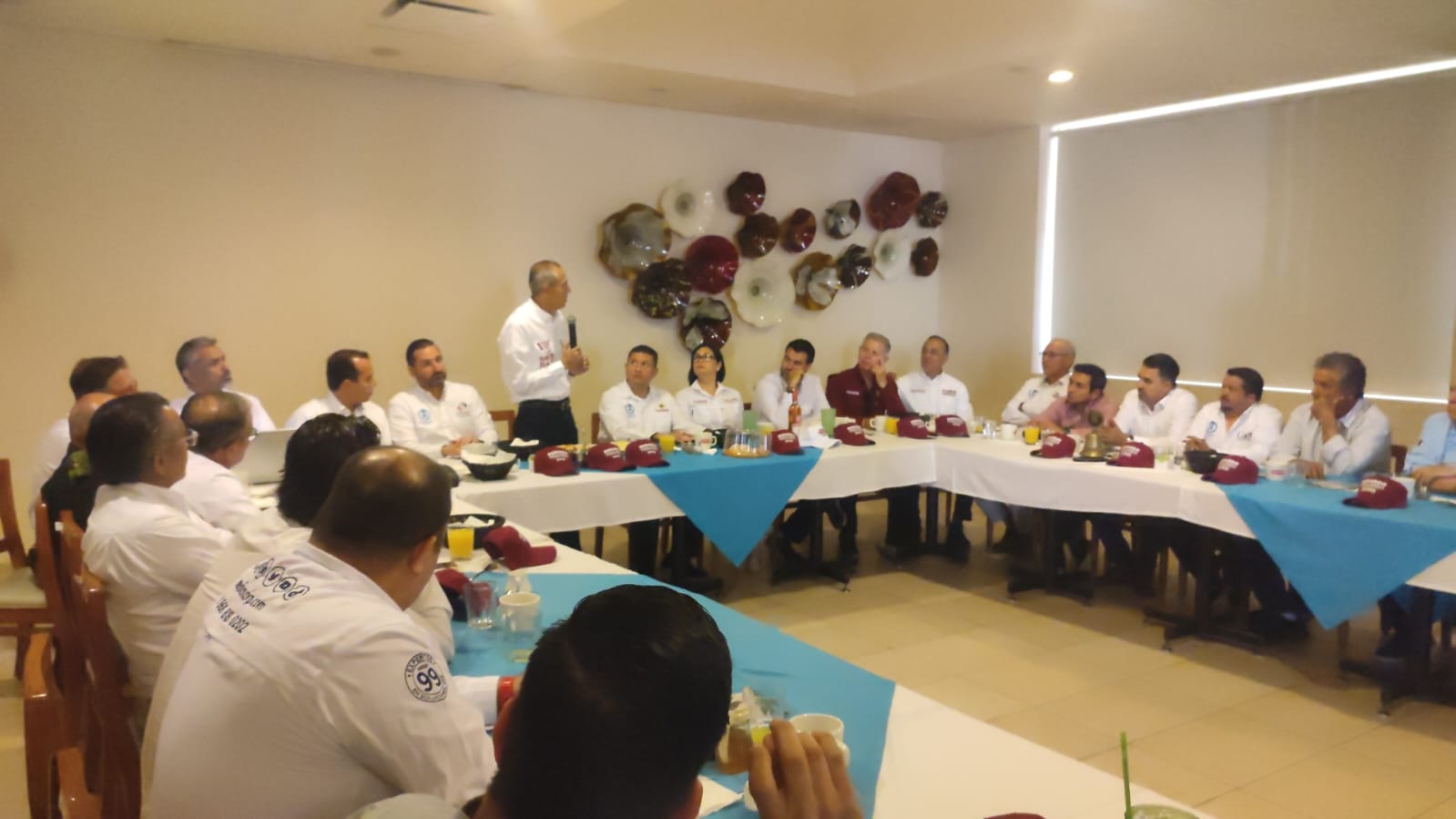 Pide Vargas Landeros no fijarse en el partido, ni confundir que Morena esté peleado con empresarios