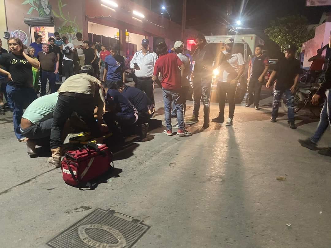 Herido de gravedad queda joven motociclista tras chocar contra automóvil en Villa Unión