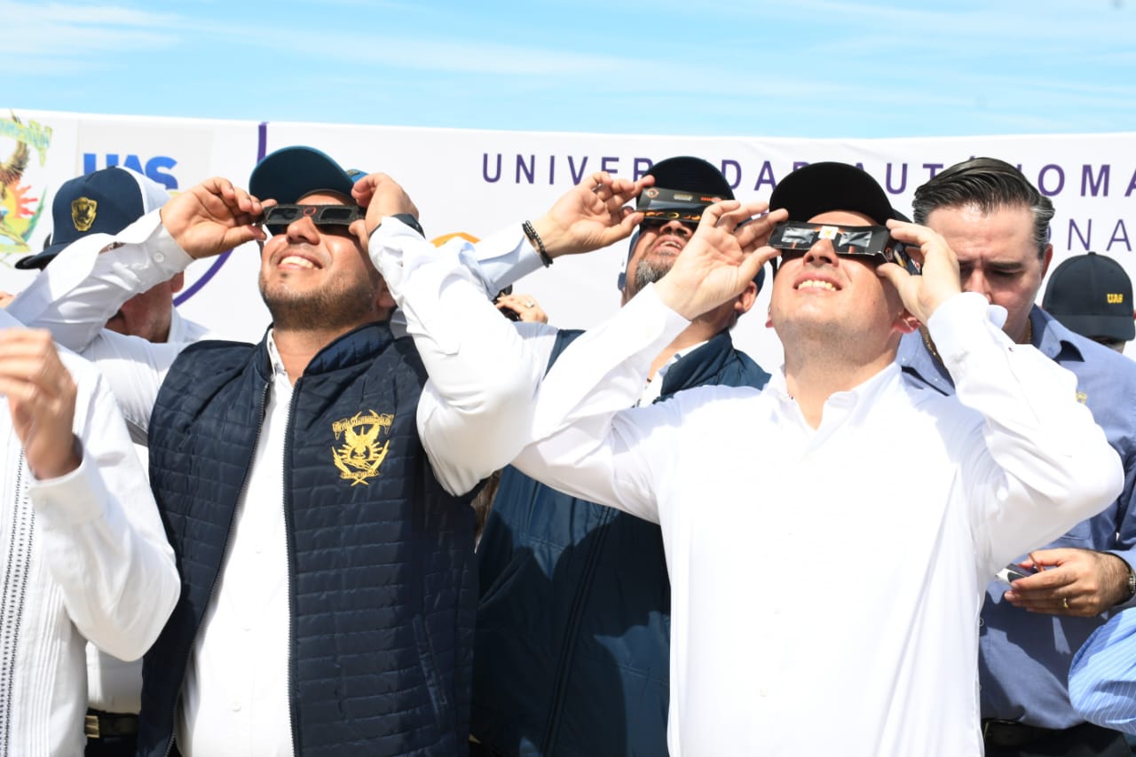 Disfrutan sinaloenses del eclipse en la Facultad de Ciencias del Mar de Mazatlán