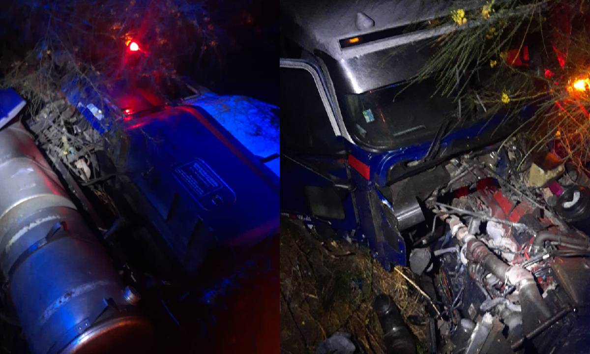¡Se sale de la carretera! Trailero resulta lesionado de gravedad al accidentarse sobre la maxipista Culiacán-Mazatlán