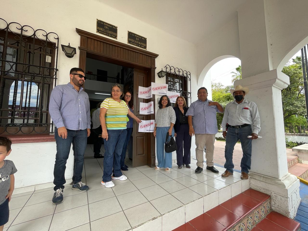 ¡Clausurado por gandallas! Se manifiestan en oficinas estatales del PAN se dicen excluidos de candidaturas
