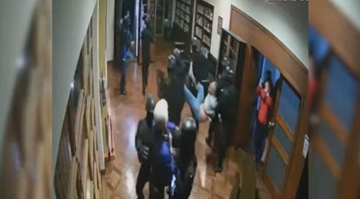 AMLO exhibe video inédito de la irrupción militar en embajada en Ecuador