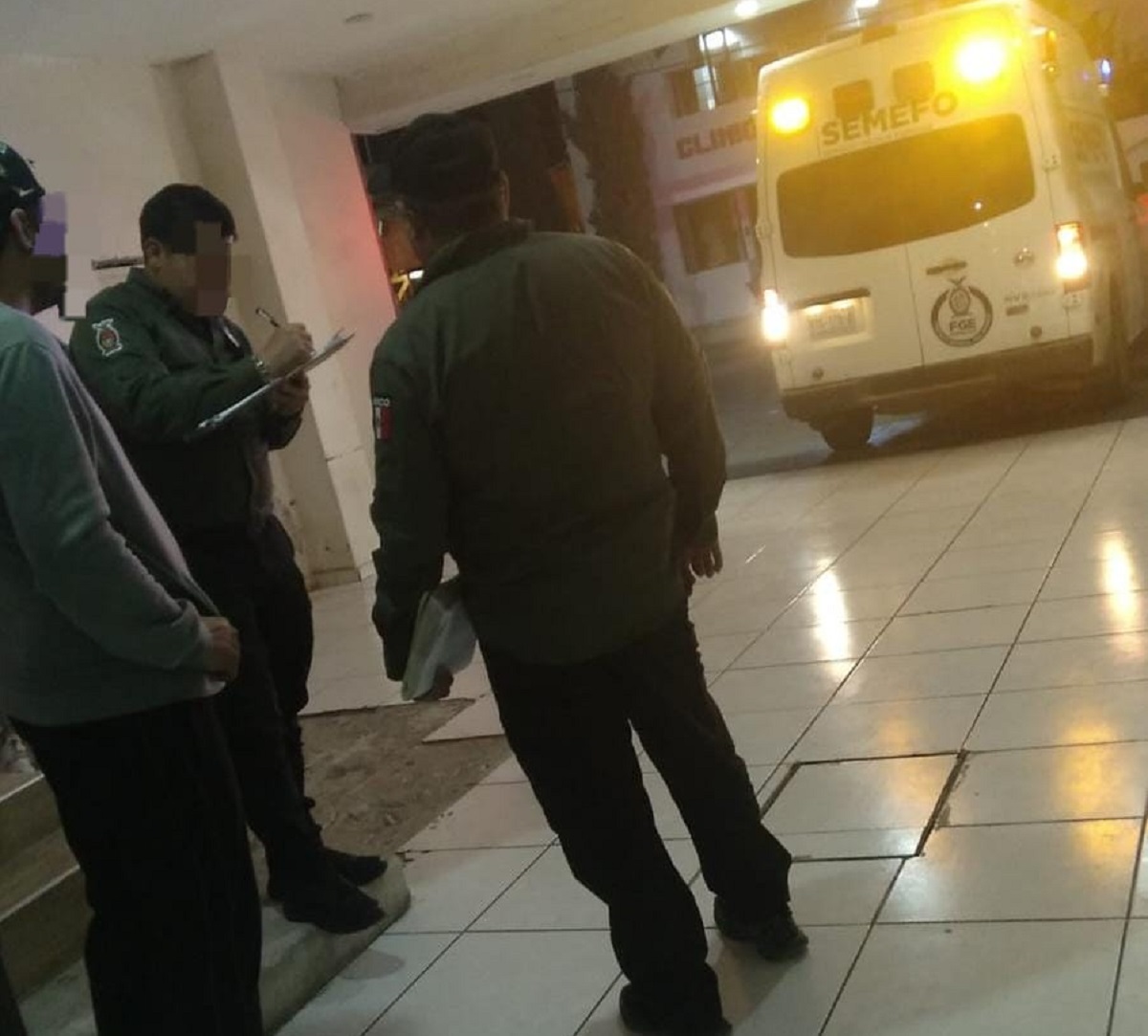 ¡Chocaron contra un árbol! Un muerto y un herido deja accidente de cuatrimoto, en Culiacán