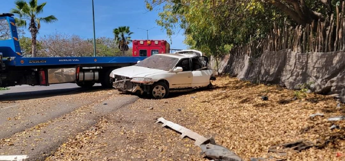 Se registra un aparatoso accidente en La Cruz; una persona resultó lesionada