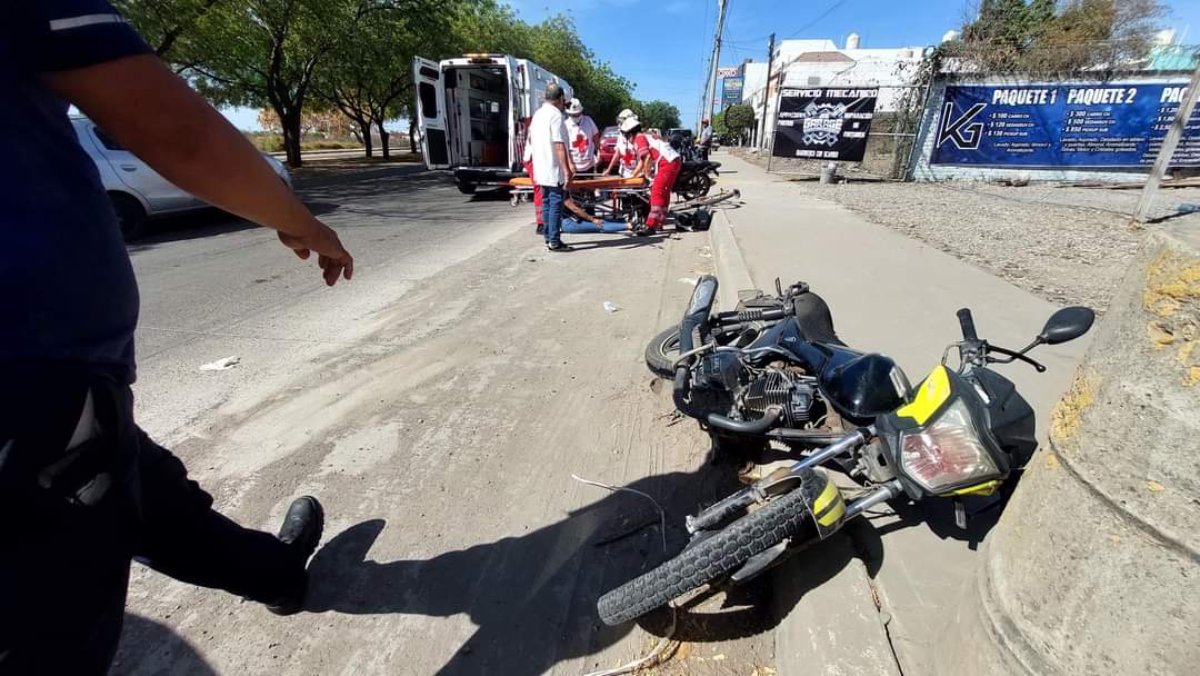 Accidente en motocicleta deja dos mujeres lesionadas en Mazatlán
